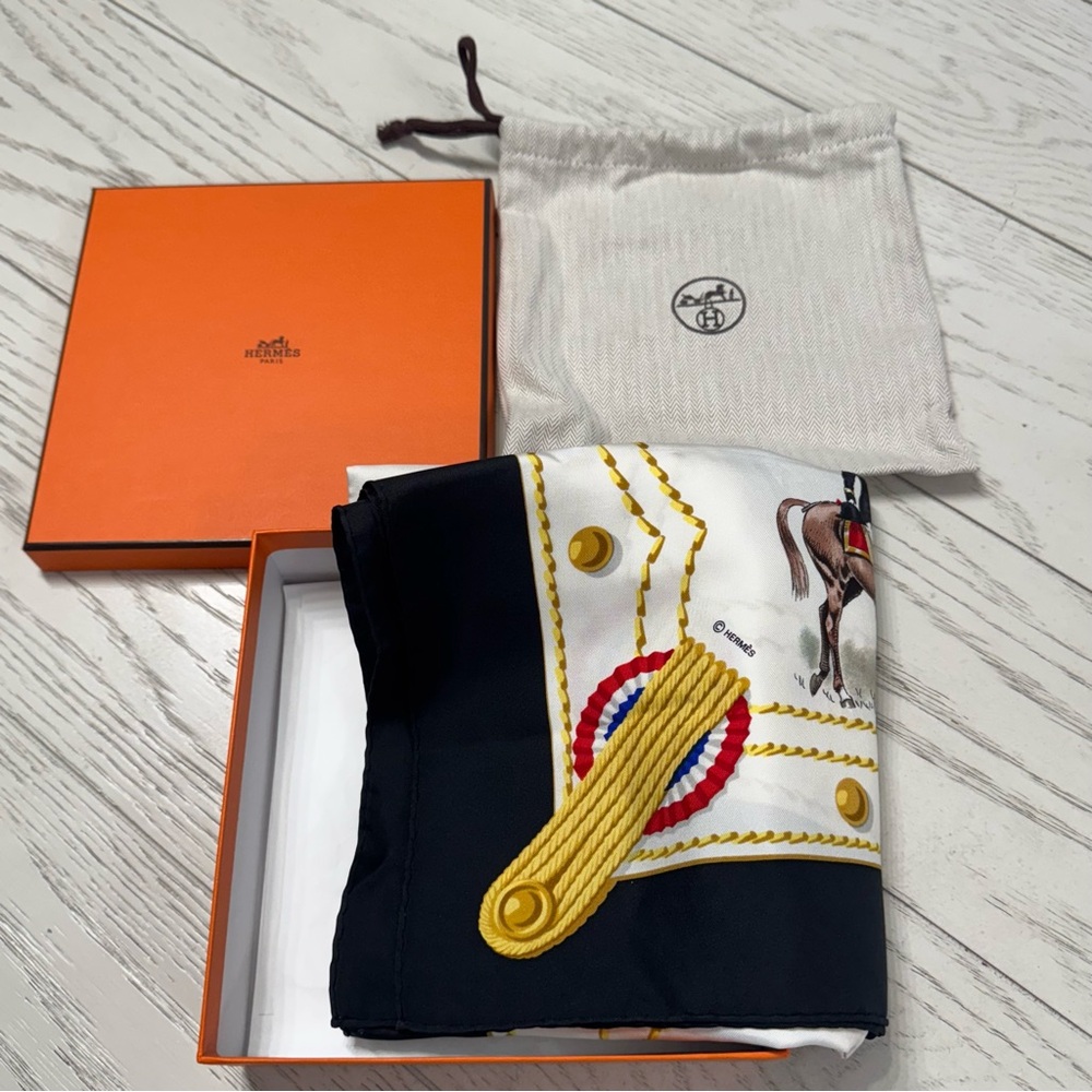 Hermes Scarf with White, Brown, and Gold Accents - Picture 4 of 16